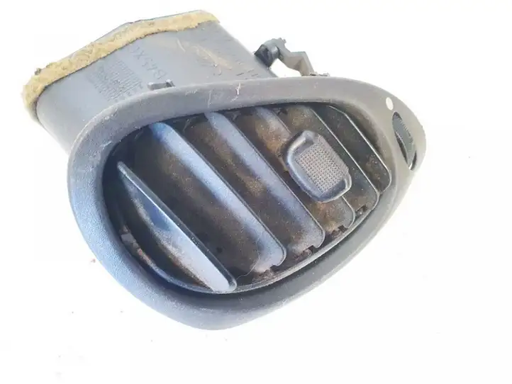 Ford Fiesta (2000 - 2005) ys6ha018b09 Центральный воздушный дефлектор — фото 1