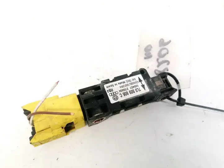 Volkswagen Touareg I (2002 - 2010) 7L0909606C Датчик удара SRS — фото 1