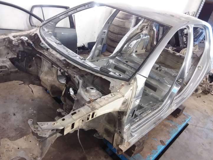 Volkswagen Golf VI (2009 - 2013)   Передняя четверть