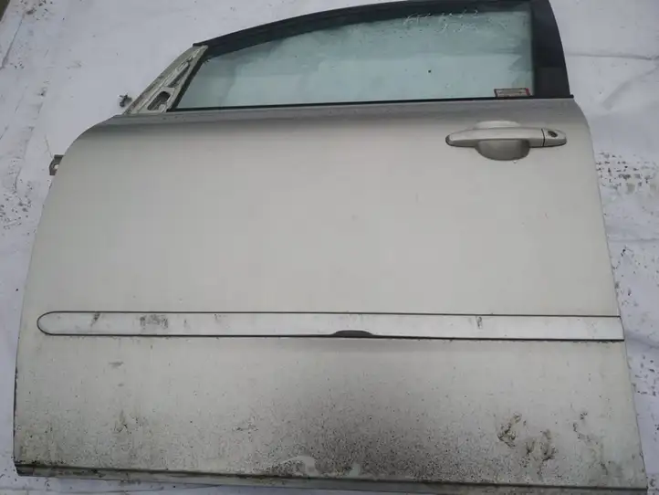Toyota Avensis Verso (2001 - 2004) Дверь — фото 2