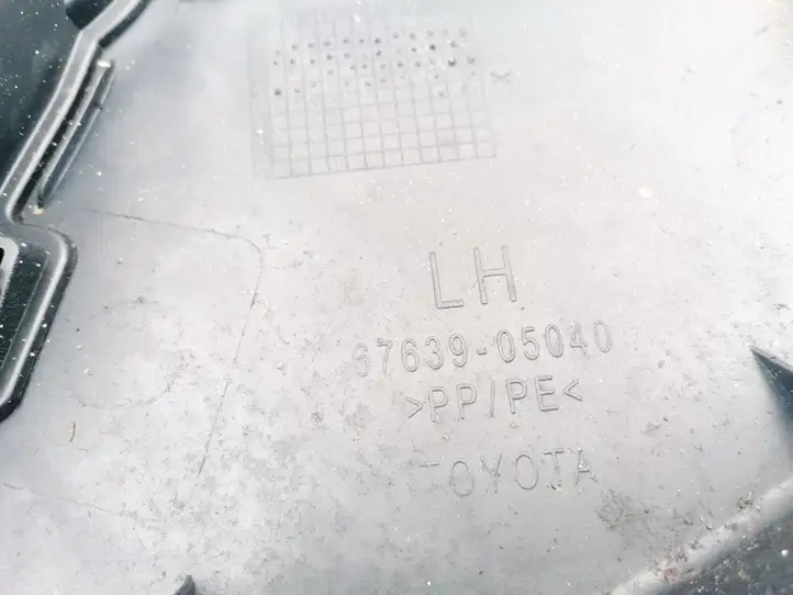 Toyota Avensis T270 (2012 - 2015) 6763905040 Обшивка задней двери — фото 3
