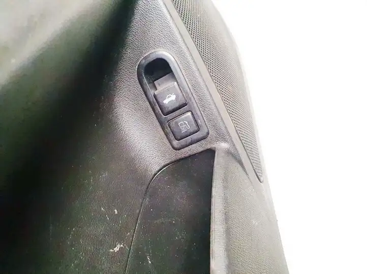 Hyundai Sonata (2003 - 2007) 935553k000 Включатель открытия топливного бака — фото 1