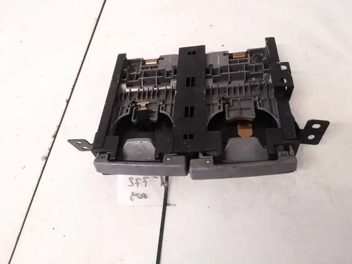 Toyota Avensis Verso (2001 - 2004) 5562944020 Передний подстаканник — фото 1