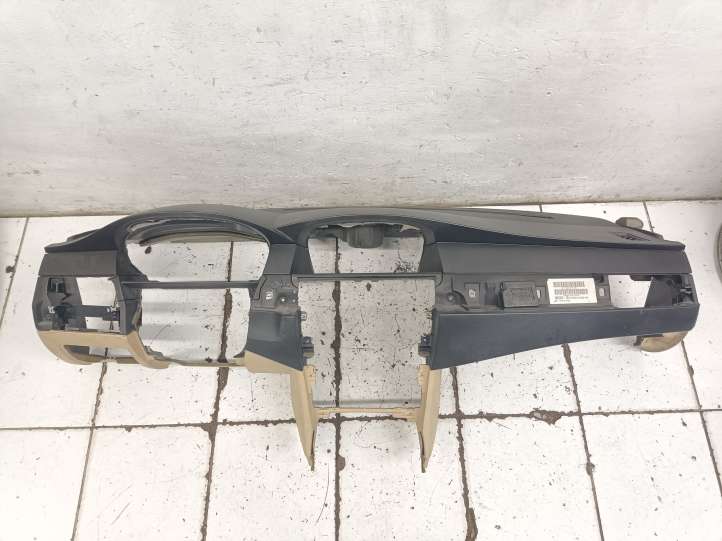 7034107 BMW 5 E60 E61 Panelė