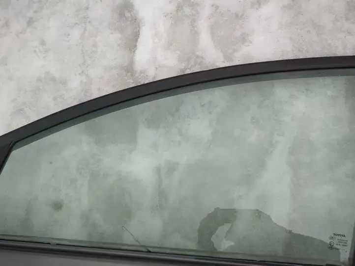 Toyota Corolla Verso AR10 (2004 - 2009) Стекло передней двери — фото 1