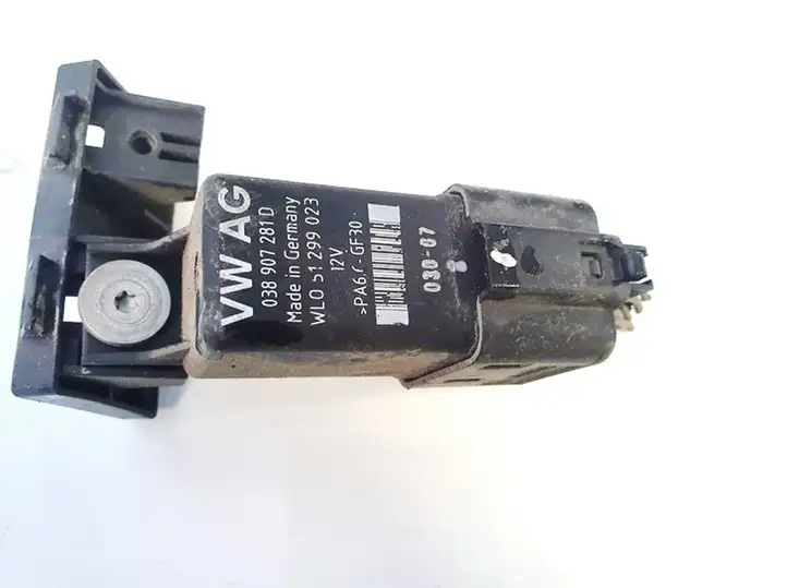 Volkswagen Golf V (2003 - 2009) 038907281d Реле накала свечей — фото 2