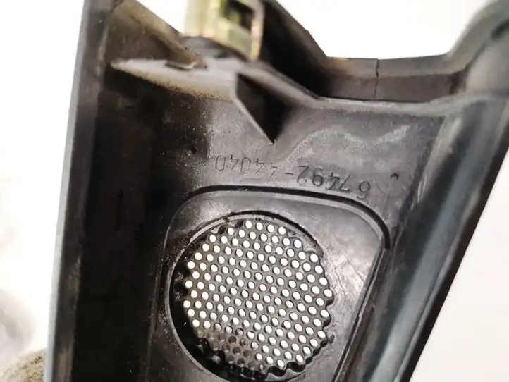 Toyota Avensis Verso (2001 - 2004) 6749244040 Накладка бокового динамика — фото 3