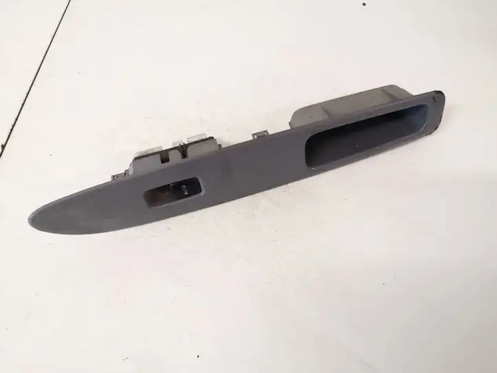 Toyota Avensis Verso (2001 - 2004) 8403044020 Блок кнопок стеклоподъемников — фото 1