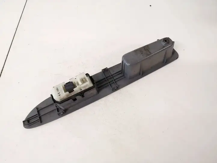 Toyota Avensis Verso (2001 - 2004) 8403044020 Блок кнопок стеклоподъемников — фото 2