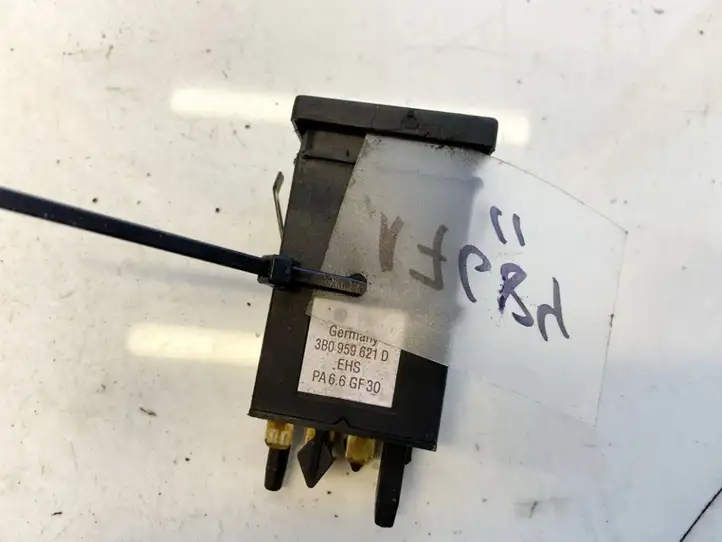 Volkswagen PASSAT B5.5 (2001 - 2005) 3b0959621d Кнопка обогрева стекла — фото 2