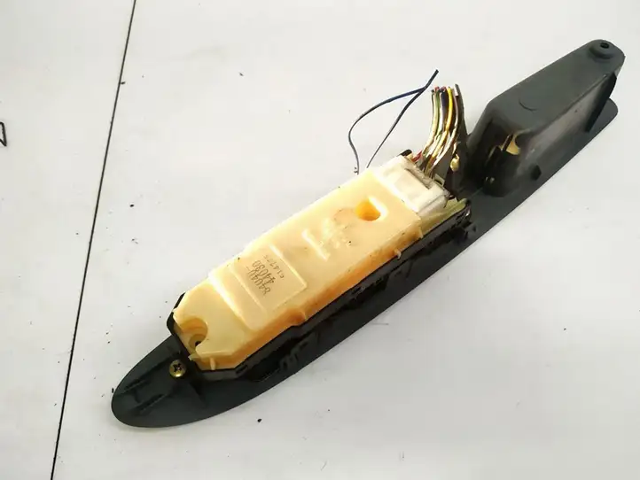 Toyota Avensis Verso (2001 - 2004) 8404044030 Блок кнопок стеклоподъемников — фото 2