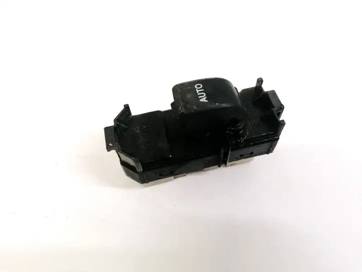 Toyota Avensis Verso (2001 - 2004) 8403044020 Блок кнопок стеклоподъемников — фото 1