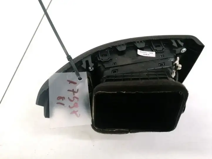 Hyundai i30 (2007 - 2012) U07A06 Центральный воздушный дефлектор — фото 2