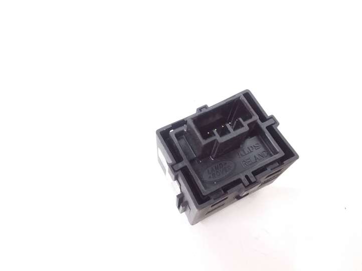 Land Rover Defender (2020 - )  HY3M14017AA Кнопка крюка в багажнике