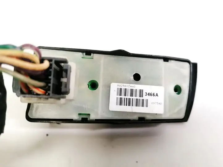 Chrysler 300 - 300C (2005 - 2011) OUZ56XZAAD Кнопки на рулевом колесе — фото 3