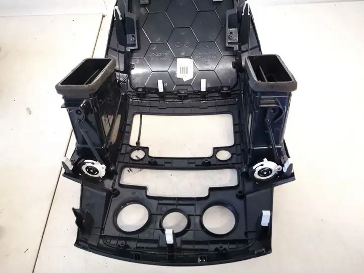 Hyundai i30 (2007 - 2012) 847452r000 Центральный воздушный дефлектор — фото 2