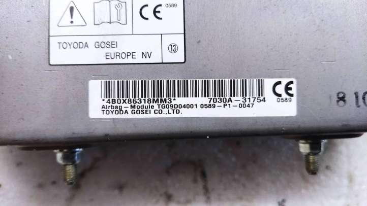 Mitsubishi Outlander (2018 - 2021)  7030A31754 Подушка безопастности колен