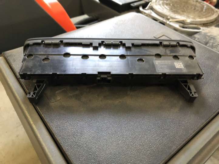 Audi A4 (2015 - 2019)  8W0925301 Блок переключателей