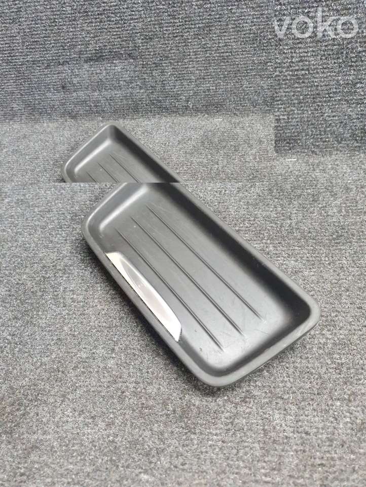 BMW 4 F32 F33 (2013 - 2017)  9232068 Держатель чашки