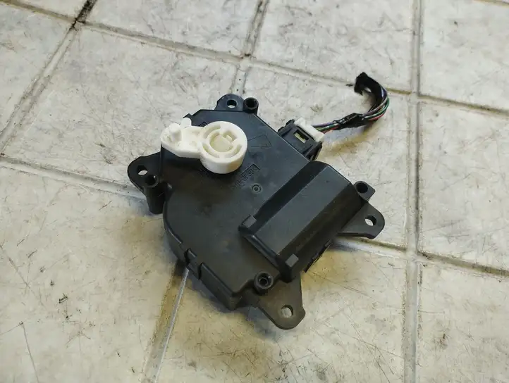 Mitsubishi Colt (2008 - 2012) MF1138002770 Двигатель задвижки потока воздуха — фото 5