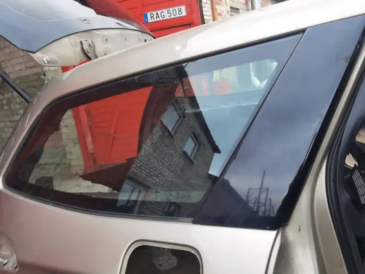 Citroen C5 (2008 - 2017)   Заднее боковое стекло кузова