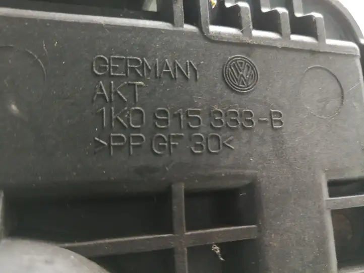 Volkswagen Touran I (2003 - 2010) 1K0915333B Площадка аккумулятора — фото 3