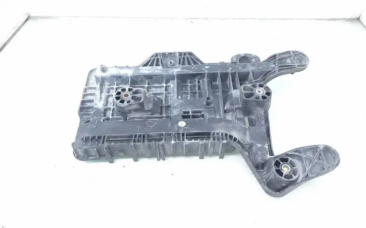 Volkswagen PASSAT B6 (2005 - 2010) 1K0915333H Площадка аккумулятора — фото 2