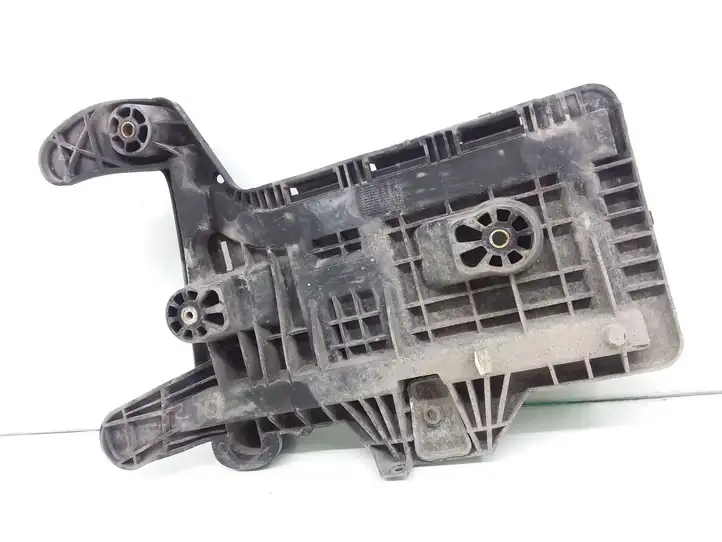 Volkswagen Touran I (2003 - 2010) 1K0915333C Площадка аккумулятора — фото 2
