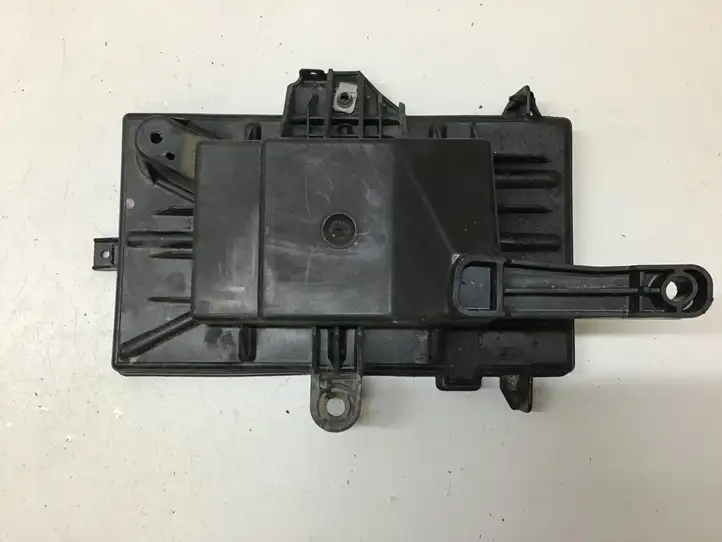 Dodge Grand Caravan (2007 - 2020) 68053342AG Площадка аккумулятора — фото 3