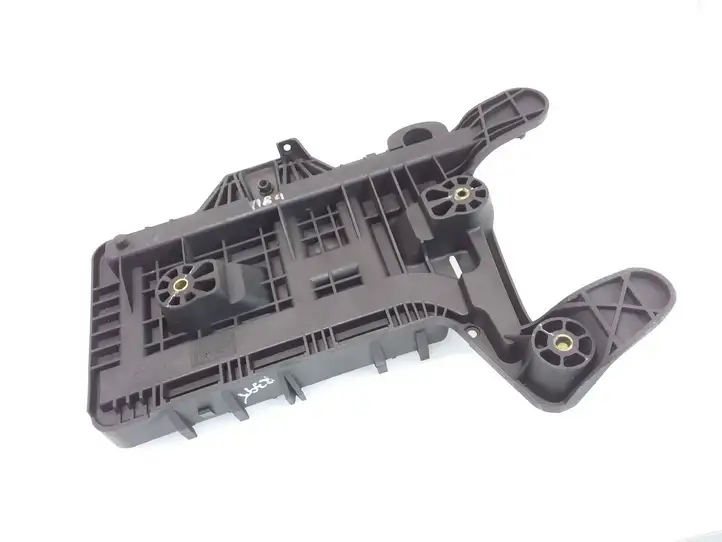 Volkswagen Golf V (2003 - 2009) 1K0915333C Площадка аккумулятора — фото 2