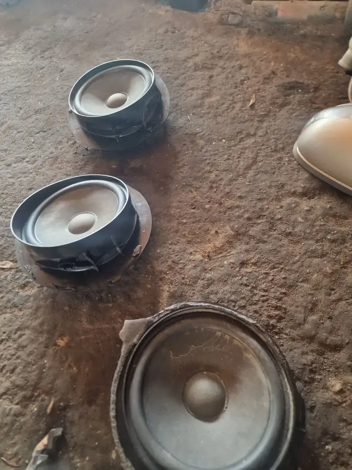 Mercedes-Benz E W211 (2002 - 2009)   Комплект звуковой системы