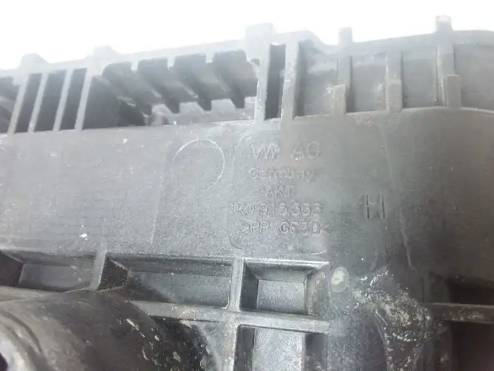 Volkswagen PASSAT B6 (2005 - 2010) 1K0915333H Площадка аккумулятора — фото 3