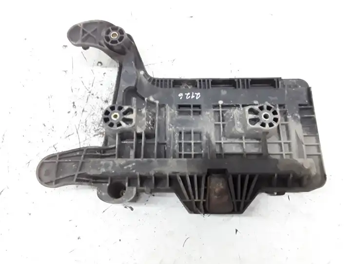 Volkswagen PASSAT B6 (2005 - 2010) 1K0915333 Площадка аккумулятора — фото 2