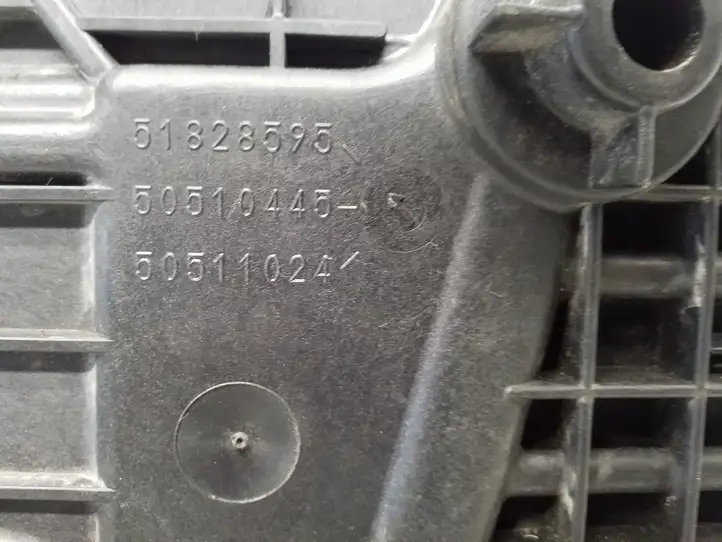Lancia Delta (2008 - 2014) 51828595 Площадка аккумулятора — фото 6
