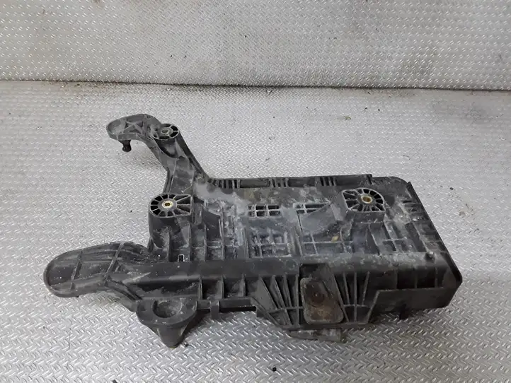 Volkswagen Caddy (2004 - 2010) 1K0915333B Площадка аккумулятора — фото 2