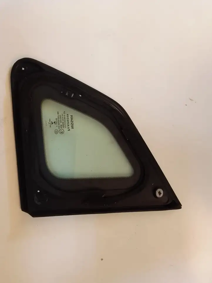 Nissan Qashqai (2013 - 2017) E143R001583 Заднее боковое стекло — фото 2