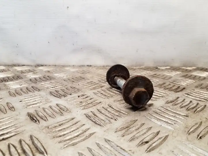 Volkswagen Passat CC (2012 - 2017)   Болт развал - схождения