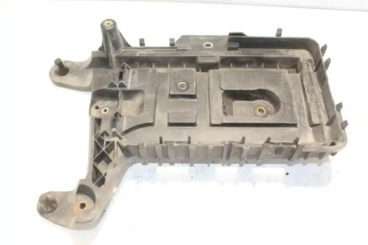 Volkswagen Tiguan (2007 - 2011) 1K0915333H Площадка аккумулятора — фото 1