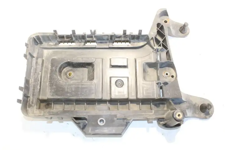 Volkswagen Tiguan (2007 - 2011) 1K0915333H Площадка аккумулятора — фото 2