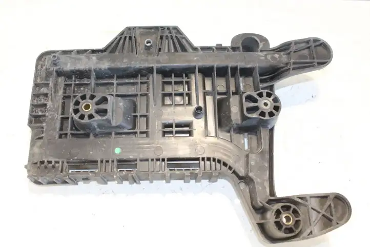 Volkswagen Tiguan (2007 - 2011) 1K0915333H Площадка аккумулятора — фото 3