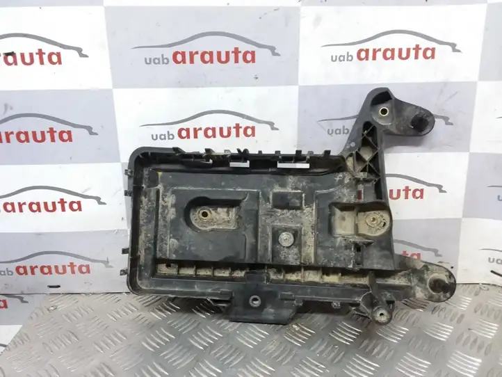 Audi Q3 8U (2011 - 2014) 1K091533H Площадка аккумулятора — фото 1