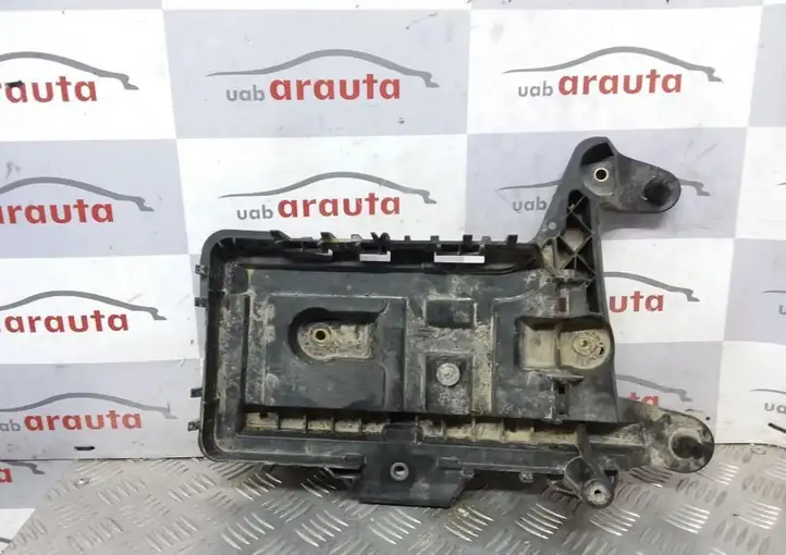 Audi Q3 8U (2011 - 2014) 1K091533H Площадка аккумулятора — фото 2