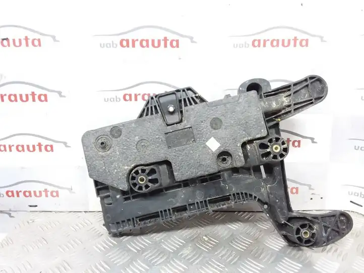 Audi Q3 8U (2011 - 2014) 1K091533H Площадка аккумулятора — фото 3