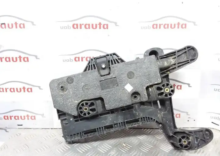 Audi Q3 8U (2011 - 2014) 1K091533H Площадка аккумулятора — фото 4