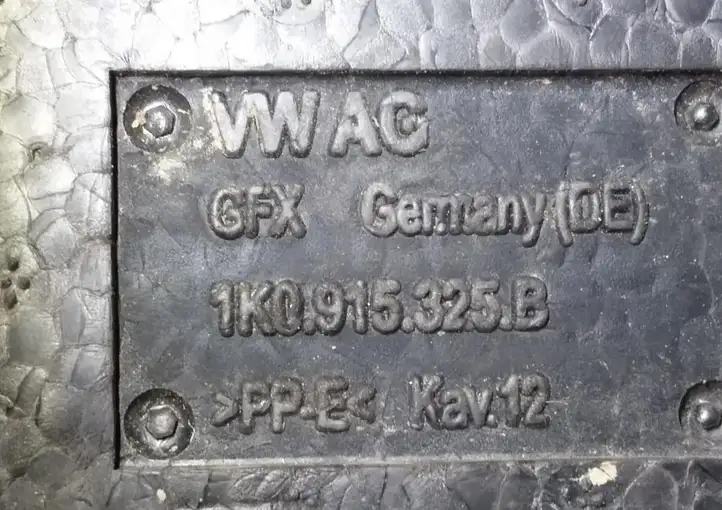 Audi Q3 8U (2011 - 2014) 1K091533H Площадка аккумулятора — фото 8