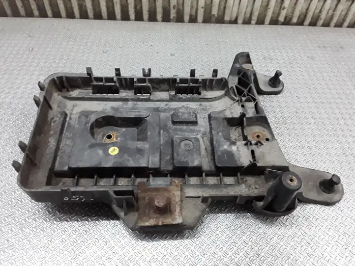 Volkswagen Caddy (2004 - 2010) 1K0915333 Площадка аккумулятора — фото 1