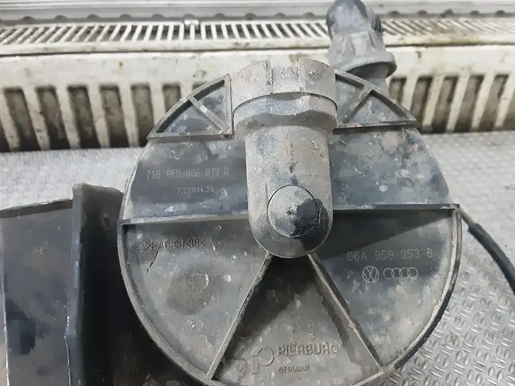 Audi A4 S4 B6 8E 8H (2000 - 2006) 8E0906613D Насос вторичного воздуха — фото 2