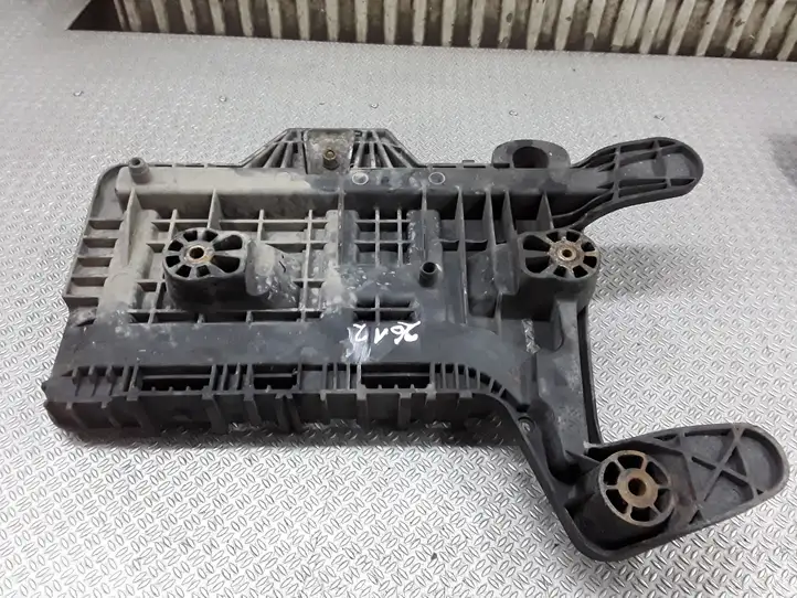 Volkswagen Caddy (2004 - 2010) 1K0915333 Площадка аккумулятора — фото 3