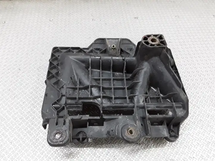 Volkswagen Fox (2005 - 2009) 6Q0915331D Площадка аккумулятора — фото 2