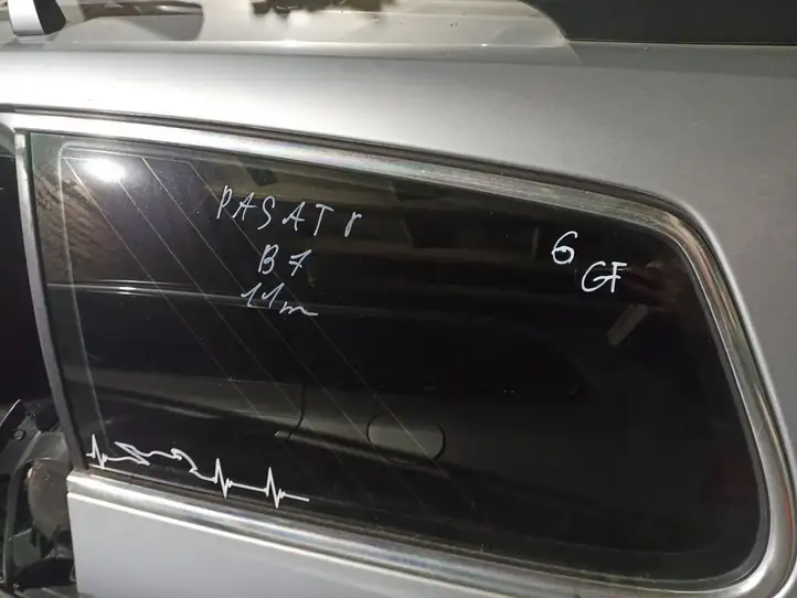 Volkswagen PASSAT B7 (2011 - 2014) Заднее боковое стекло — фото 1